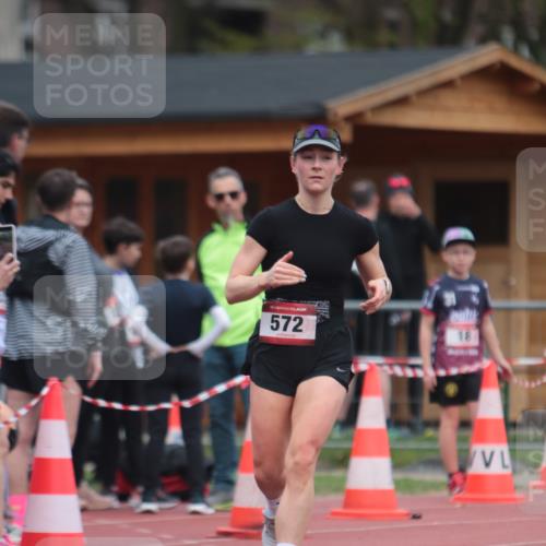 13.04.2025 - Hammer Lauf A. Gomolzig http://msf.ph/oto/7663469 13.04.2025 11:32:49 Ziel 414, 571, 572 meine-sportfotos.de