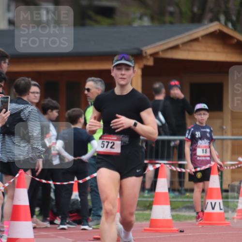 13.04.2025 - Hammer Lauf A. Gomolzig http://msf.ph/oto/7663471 13.04.2025 11:32:49 Ziel 414, 571, 572 meine-sportfotos.de