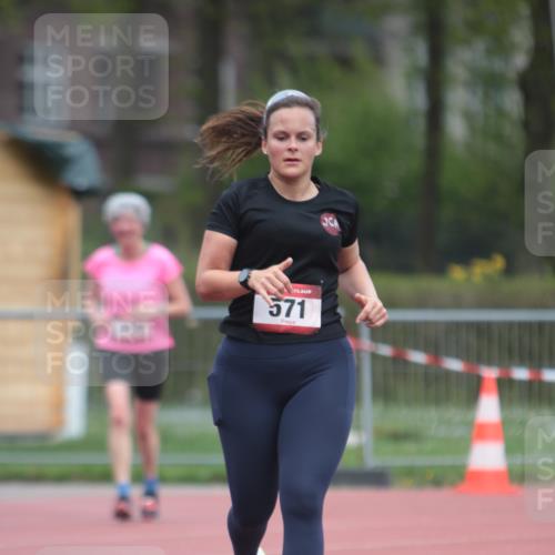 13.04.2025 - Hammer Lauf A. Gomolzig http://msf.ph/oto/7663472 13.04.2025 11:32:50 Ziel 414, 571, 572 meine-sportfotos.de