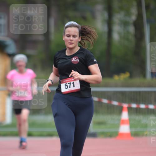 13.04.2025 - Hammer Lauf A. Gomolzig http://msf.ph/oto/7663474 13.04.2025 11:32:50 Ziel 414, 571, 572 meine-sportfotos.de
