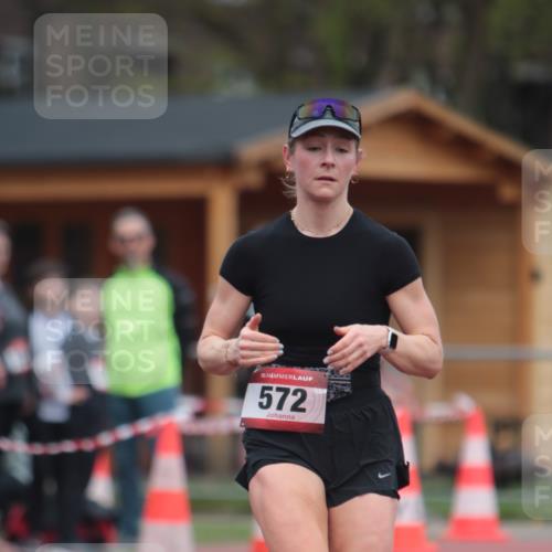 13.04.2025 - Hammer Lauf A. Gomolzig http://msf.ph/oto/7663476 13.04.2025 11:32:51 Ziel 414, 571, 572 meine-sportfotos.de