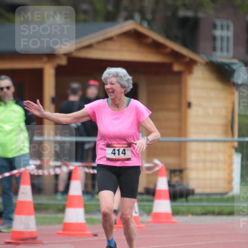 13.04.2025 - Hammer Lauf A. Gomolzig http://msf.ph/oto/7663478 13.04.2025 11:32:53 Ziel 414, 571, 572 meine-sportfotos.de