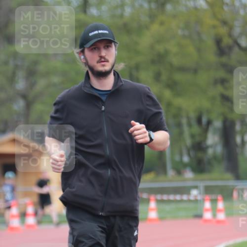 13.04.2025 - Hammer Lauf A. Gomolzig http://msf.ph/oto/7663581 13.04.2025 11:34:08 Ziel 8, 599, 617 meine-sportfotos.de