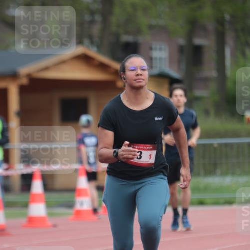 13.04.2025 - Hammer Lauf A. Gomolzig http://msf.ph/oto/7663683 13.04.2025 11:35:12 Ziel 3, 302 meine-sportfotos.de