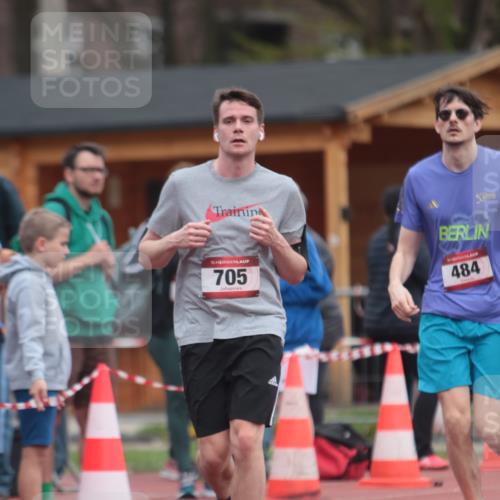 13.04.2025 - Hammer Lauf A. Gomolzig http://msf.ph/oto/7663783 13.04.2025 11:37:03 Ziel 484, 705 meine-sportfotos.de