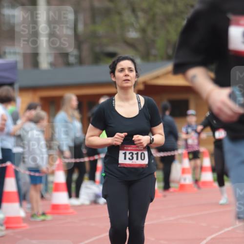 13.04.2025 - Hammer Lauf A. Gomolzig http://msf.ph/oto/7663824 13.04.2025 11:37:54 Ziel 20, 21, 1310 meine-sportfotos.de