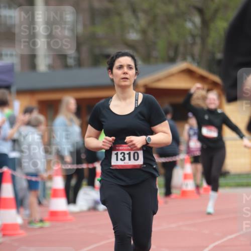 13.04.2025 - Hammer Lauf A. Gomolzig http://msf.ph/oto/7663826 13.04.2025 11:37:55 Ziel 20, 21, 1310 meine-sportfotos.de