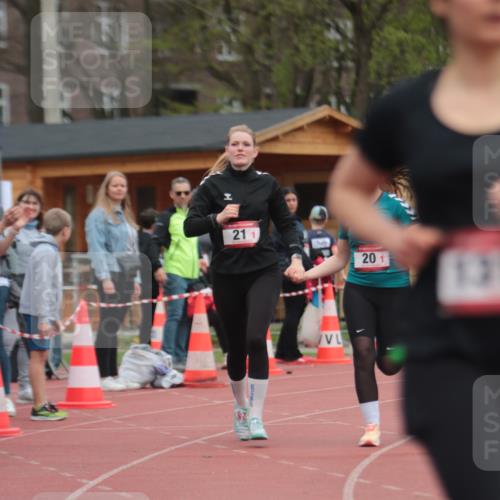 13.04.2025 - Hammer Lauf A. Gomolzig http://msf.ph/oto/7663828 13.04.2025 11:37:57 Ziel 20, 21, 1310 meine-sportfotos.de