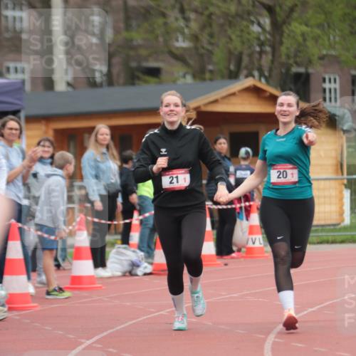 13.04.2025 - Hammer Lauf A. Gomolzig http://msf.ph/oto/7663831 13.04.2025 11:37:57 Ziel 20, 21, 1310 meine-sportfotos.de