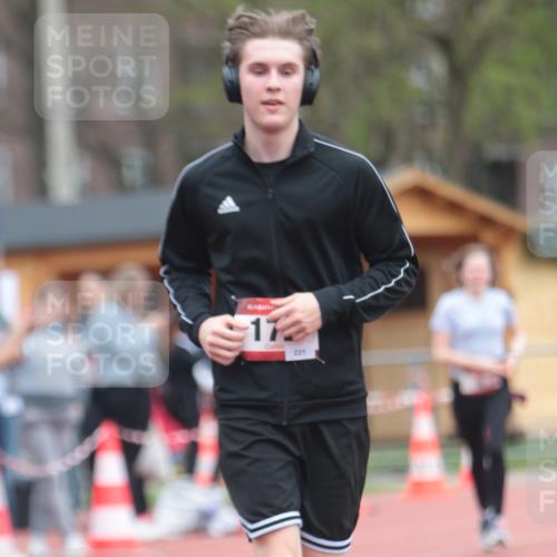 13.04.2025 - Hammer Lauf A. Gomolzig http://msf.ph/oto/7663884 13.04.2025 11:39:01 Ziel 5, 172 meine-sportfotos.de