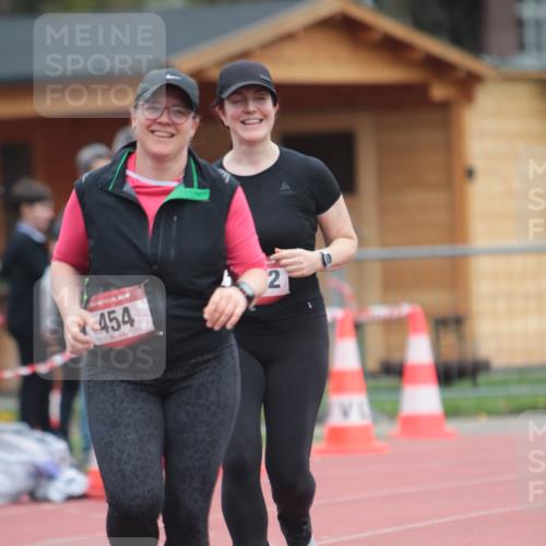 13.04.2025 - Hammer Lauf A. Gomolzig http://msf.ph/oto/7663898 13.04.2025 11:39:11 Ziel 454, 1702, 1950 meine-sportfotos.de