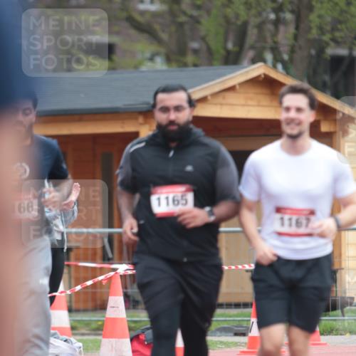 13.04.2025 - Hammer Lauf A. Gomolzig http://msf.ph/oto/7664056 13.04.2025 11:45:55 Ziel 1165, 1166, 1167 meine-sportfotos.de