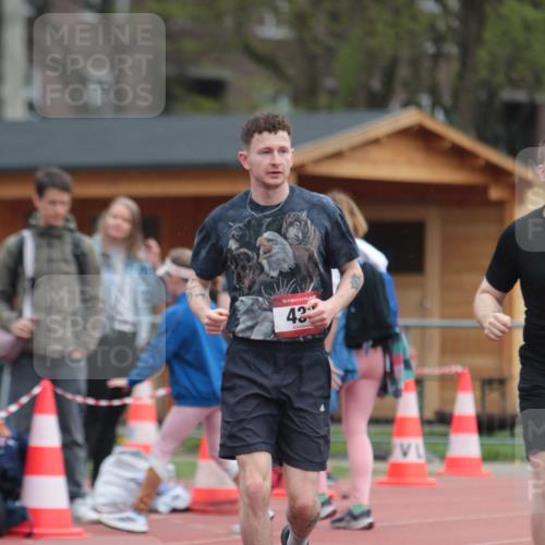 13.04.2025 - Hammer Lauf A. Gomolzig http://msf.ph/oto/7664094 13.04.2025 11:47:09 Ziel 433, 434, 493 meine-sportfotos.de