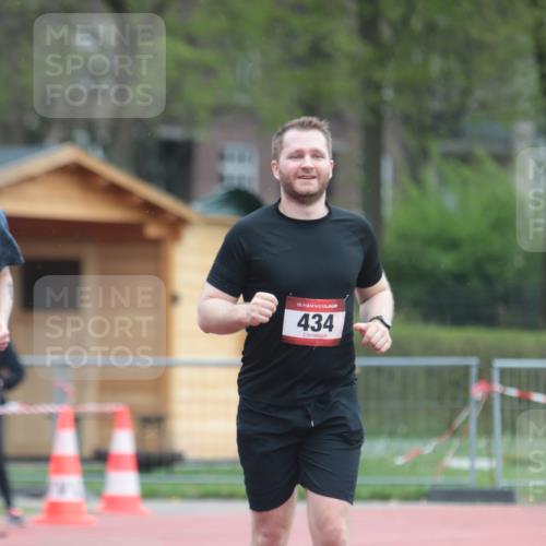 13.04.2025 - Hammer Lauf A. Gomolzig http://msf.ph/oto/7664096 13.04.2025 11:47:10 Ziel 433, 434, 493 meine-sportfotos.de