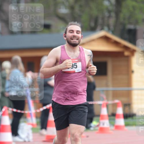 13.04.2025 - Hammer Lauf A. Gomolzig http://msf.ph/oto/7664226 13.04.2025 11:51:28 Ziel 221, 532, 995, 1940, 1989 meine-sportfotos.de