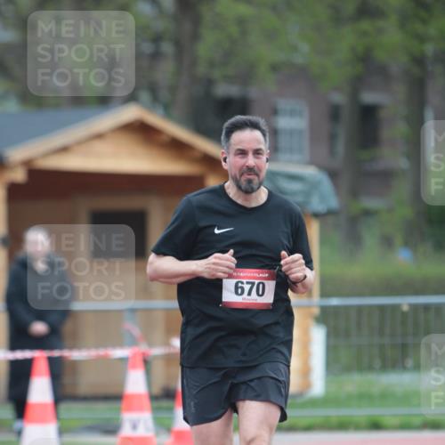 13.04.2025 - Hammer Lauf A. Gomolzig http://msf.ph/oto/7664546 13.04.2025 11:57:37 Ziel 670, 1375 meine-sportfotos.de
