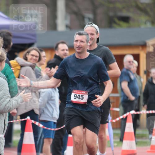 13.04.2025 - Hammer Lauf A. Gomolzig http://msf.ph/oto/7664577 13.04.2025 11:58:16 Ziel 109, 384, 609, 945 meine-sportfotos.de