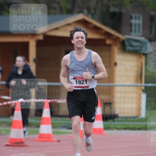 13.04.2025 - Hammer Lauf A. Gomolzig http://msf.ph/oto/7664636 13.04.2025 11:58:58 Ziel 1921 meine-sportfotos.de