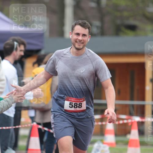 13.04.2025 - Hammer Lauf A. Gomolzig http://msf.ph/oto/7664657 13.04.2025 11:59:11 Ziel 322, 588, 1896 meine-sportfotos.de