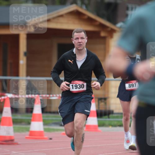 13.04.2025 - Hammer Lauf A. Gomolzig http://msf.ph/oto/7664747 13.04.2025 12:00:08 Ziel 218, 897, 1930 meine-sportfotos.de