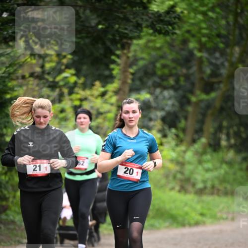 13.04.2025 - Hammer Lauf Dr. Thomas Lammeyer http://msf.ph/oto/7664848 13.04.2025 11:36:12 Laufen 21, 1, 15, 201, 1 meine-sportfotos.de