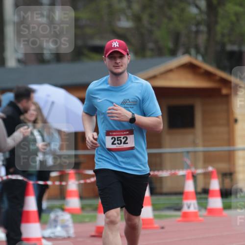 13.04.2025 - Hammer Lauf A. Gomolzig http://msf.ph/oto/7664901 13.04.2025 12:03:15 Ziel 252, 1086 meine-sportfotos.de