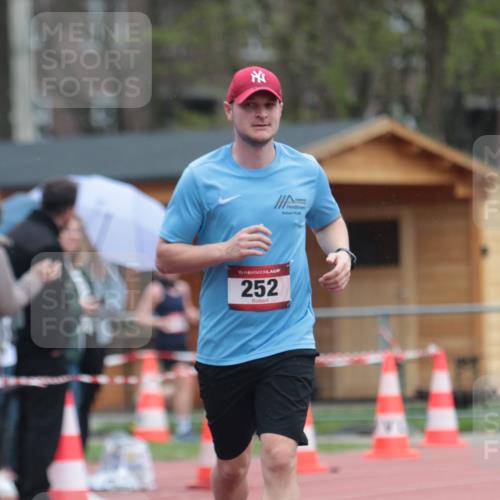 13.04.2025 - Hammer Lauf A. Gomolzig http://msf.ph/oto/7664903 13.04.2025 12:03:15 Ziel 252, 1086 meine-sportfotos.de