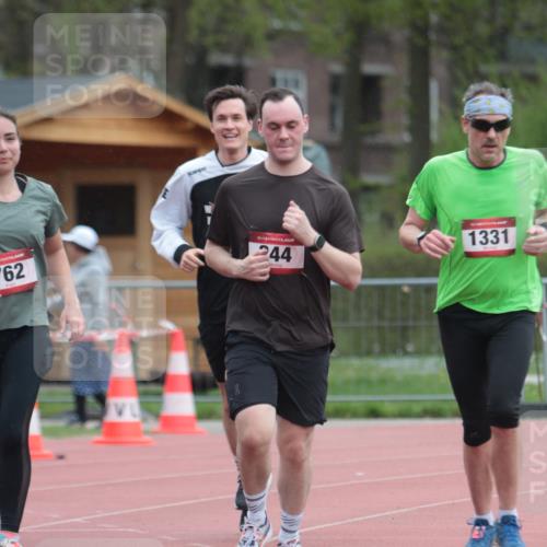 13.04.2025 - Hammer Lauf A. Gomolzig http://msf.ph/oto/7664992 13.04.2025 12:04:16 Ziel 20, 21, 244, 762, 1331 meine-sportfotos.de