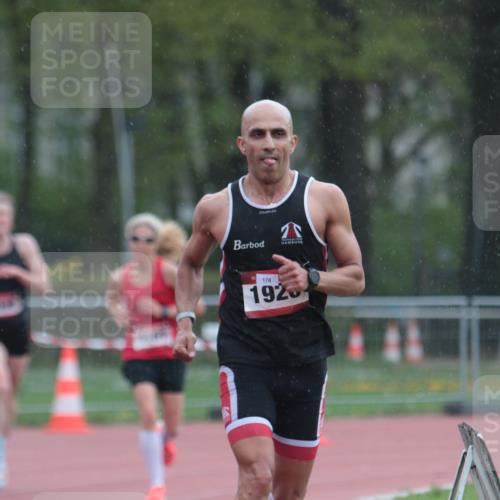 13.04.2025 - Hammer Lauf A. Gomolzig http://msf.ph/oto/7665120 13.04.2025 12:06:24 Ziel 1151, 1926, 1948 meine-sportfotos.de