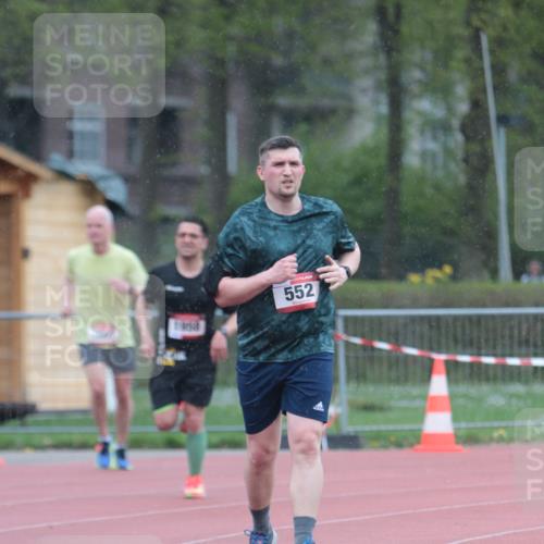 13.04.2025 - Hammer Lauf A. Gomolzig http://msf.ph/oto/7665187 13.04.2025 12:07:35 Ziel 552, 633, 1958 meine-sportfotos.de