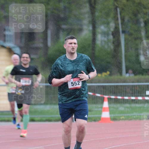 13.04.2025 - Hammer Lauf A. Gomolzig http://msf.ph/oto/7665191 13.04.2025 12:07:36 Ziel 552, 633, 1897, 1958 meine-sportfotos.de