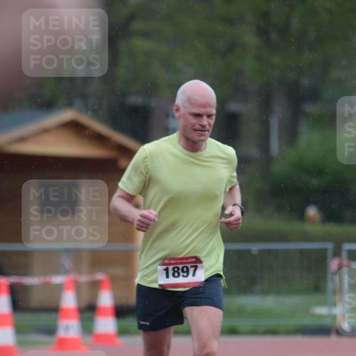 13.04.2025 - Hammer Lauf A. Gomolzig http://msf.ph/oto/7665210 13.04.2025 12:07:43 Ziel 1897 meine-sportfotos.de