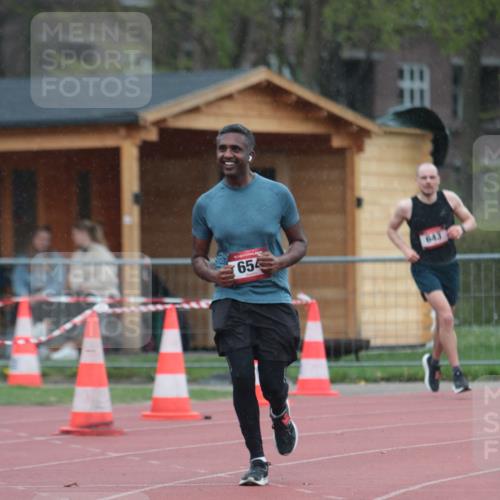 13.04.2025 - Hammer Lauf A. Gomolzig http://msf.ph/oto/7665222 13.04.2025 12:08:03 Ziel 19, 643, 654 meine-sportfotos.de