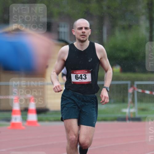 13.04.2025 - Hammer Lauf A. Gomolzig http://msf.ph/oto/7665242 13.04.2025 12:08:08 Ziel 643, 654, 1939 meine-sportfotos.de