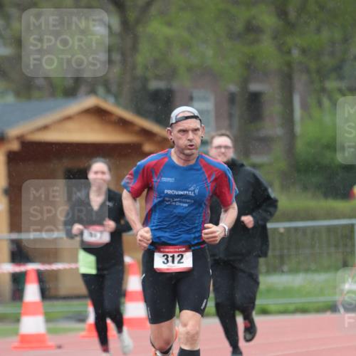 13.04.2025 - Hammer Lauf A. Gomolzig http://msf.ph/oto/7665294 13.04.2025 12:09:20 Ziel 312, 817, 818 meine-sportfotos.de