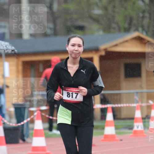 13.04.2025 - Hammer Lauf A. Gomolzig http://msf.ph/oto/7665309 13.04.2025 12:09:25 Ziel 817, 818 meine-sportfotos.de