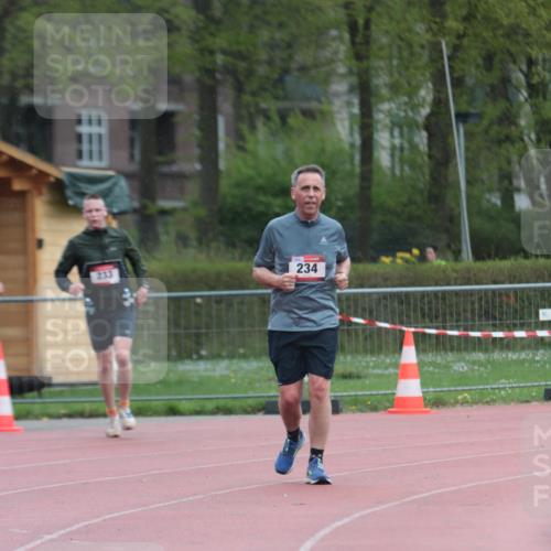 13.04.2025 - Hammer Lauf A. Gomolzig http://msf.ph/oto/7665532 13.04.2025 12:16:03 Ziel 233, 234, 579 meine-sportfotos.de