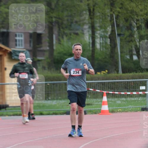 13.04.2025 - Hammer Lauf A. Gomolzig http://msf.ph/oto/7665533 13.04.2025 12:16:04 Ziel 233, 234, 579 meine-sportfotos.de