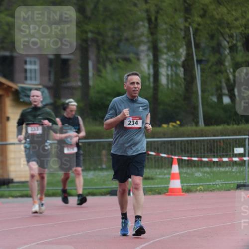 13.04.2025 - Hammer Lauf A. Gomolzig http://msf.ph/oto/7665534 13.04.2025 12:16:04 Ziel 233, 234, 579 meine-sportfotos.de