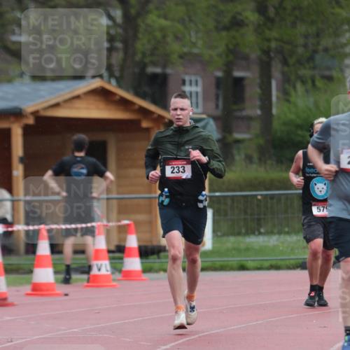 13.04.2025 - Hammer Lauf A. Gomolzig http://msf.ph/oto/7665537 13.04.2025 12:16:06 Ziel 233, 234, 579 meine-sportfotos.de