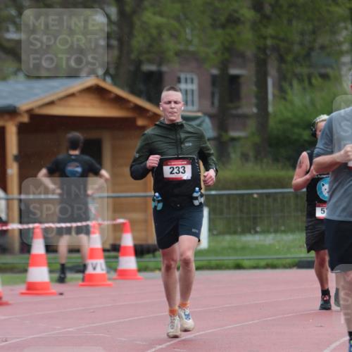 13.04.2025 - Hammer Lauf A. Gomolzig http://msf.ph/oto/7665538 13.04.2025 12:16:07 Ziel 233, 234, 579 meine-sportfotos.de