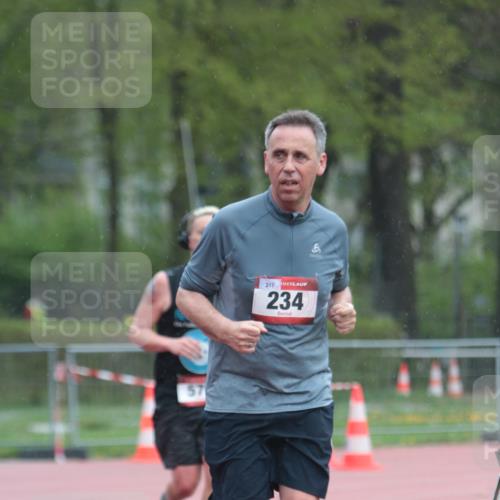 13.04.2025 - Hammer Lauf A. Gomolzig http://msf.ph/oto/7665539 13.04.2025 12:16:09 Ziel 233, 234, 579 meine-sportfotos.de