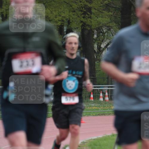 13.04.2025 - Hammer Lauf A. Gomolzig http://msf.ph/oto/7665541 13.04.2025 12:16:10 Ziel 233, 234, 579 meine-sportfotos.de