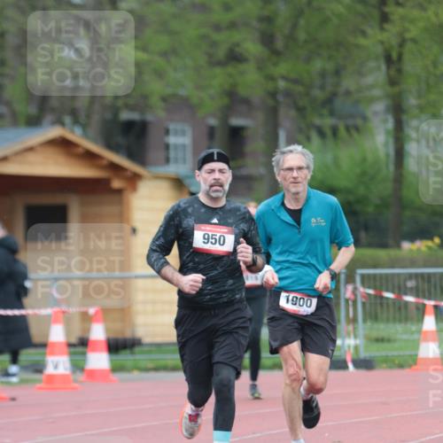 13.04.2025 - Hammer Lauf A. Gomolzig http://msf.ph/oto/7665639 13.04.2025 12:21:41 Ziel 950, 1819, 1900 meine-sportfotos.de