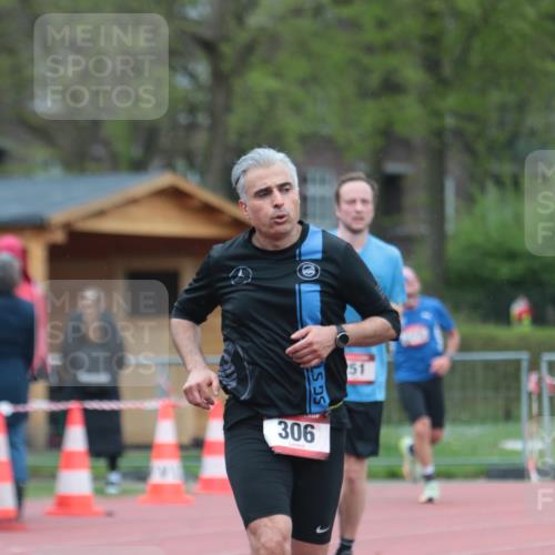 13.04.2025 - Hammer Lauf A. Gomolzig http://msf.ph/oto/7665660 13.04.2025 12:22:08 Ziel 227, 251, 306 meine-sportfotos.de