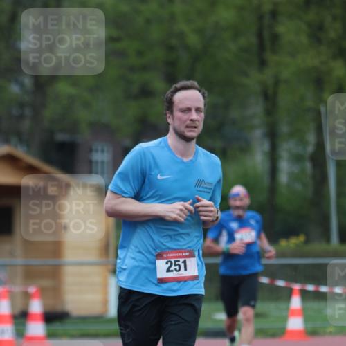 13.04.2025 - Hammer Lauf A. Gomolzig http://msf.ph/oto/7665665 13.04.2025 12:22:10 Ziel 227, 251, 306 meine-sportfotos.de