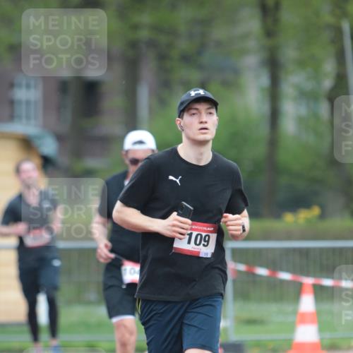13.04.2025 - Hammer Lauf A. Gomolzig http://msf.ph/oto/7665754 13.04.2025 12:25:12 Ziel 109, 693, 704, 1049 meine-sportfotos.de
