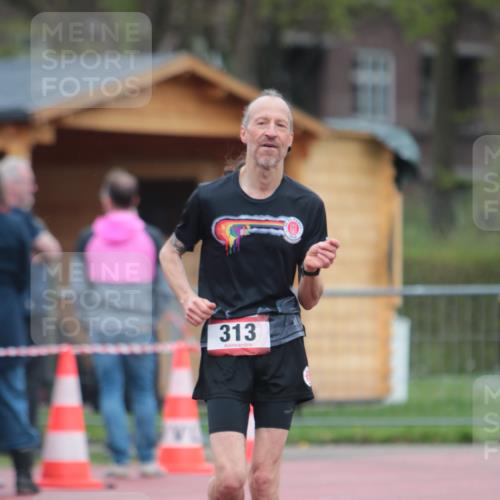 13.04.2025 - Hammer Lauf A. Gomolzig http://msf.ph/oto/7665765 13.04.2025 12:25:20 Ziel 313, 693, 704 meine-sportfotos.de