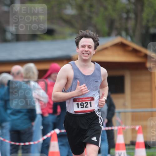 13.04.2025 - Hammer Lauf A. Gomolzig http://msf.ph/oto/7665767 13.04.2025 12:25:31 Ziel 1921 meine-sportfotos.de