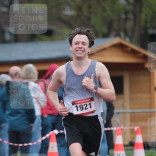 13.04.2025 - Hammer Lauf A. Gomolzig http://msf.ph/oto/7665768 13.04.2025 12:25:31 Ziel 1921 meine-sportfotos.de